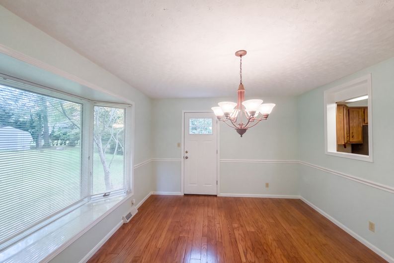 Photo 7 of 26 of 6652 Oakwood Dr, Independence, OH