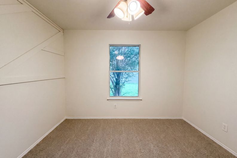 Photo 11 of 16 of 413 E Vega Ln, Killeen, TX