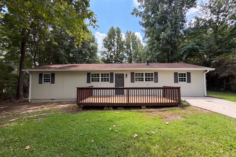 Photo 19 of 24 of 3704 Meadowview Dr, Lithia Springs, GA