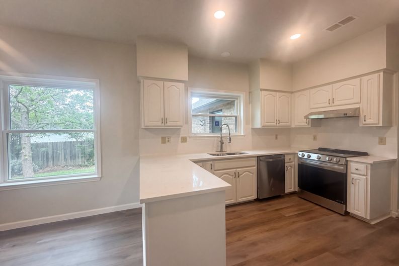Photo 6 of 28 of 15626 Dove Meadow St, San Antonio, TX