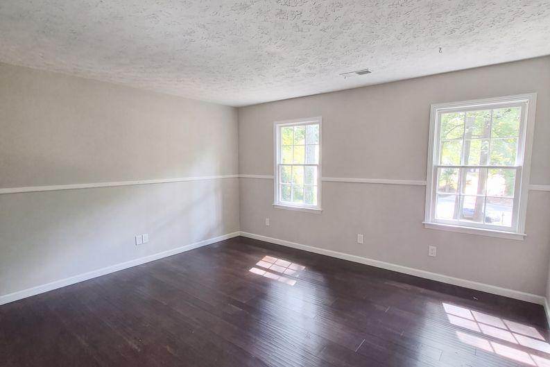 Photo 13 of 21 of 2201 Brookfield Cir, Lawrenceville, GA