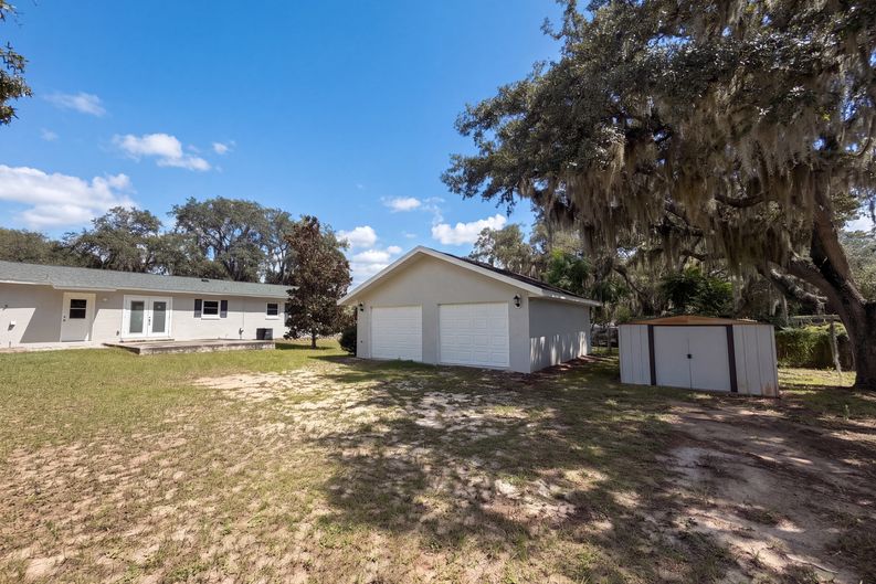 Photo 5 of 24 of 4536 Eagles Nest Rd, Fruitland Park, FL