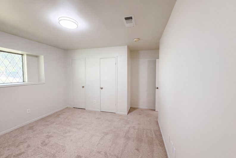 Photo 16 of 47 of 4042 Greenbriar Dr, Missouri City, TX