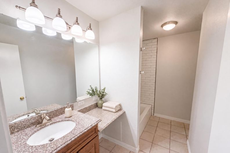 Photo 12 of 27 of 2711 Vistaview Dr, Corinth, TX