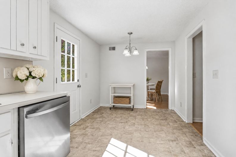 Photo 10 of 24 of 4400 Hidden Meadow Cir, Sugar Hill, GA