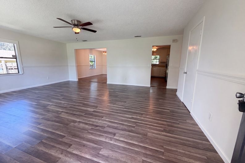 Photo 3 of 24 of 7023 Shindler Dr, Jacksonville, FL