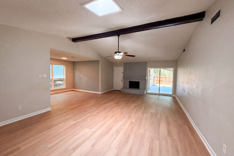 Photo 14 of 17 of 922 Meadowdale Cir, Garland, TX