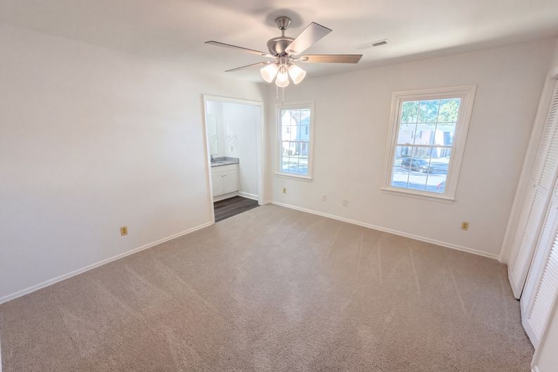 Photo 4 of 17 of 1810 Sabrina Ct, Charlotte, NC