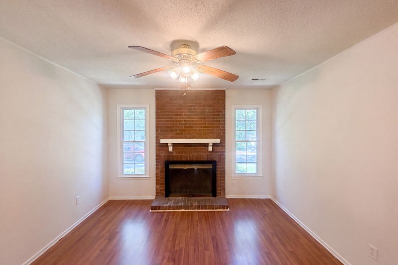 Photo 3 of 19 of 2605 Lamroc Rd, Greensboro, NC