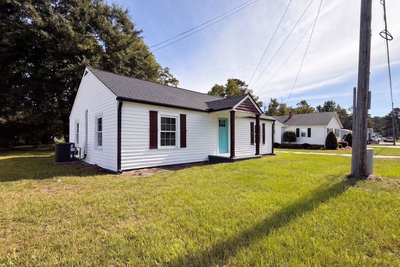 Photo 16 of 18 of 2202 Erwin Rd, Dunn, NC