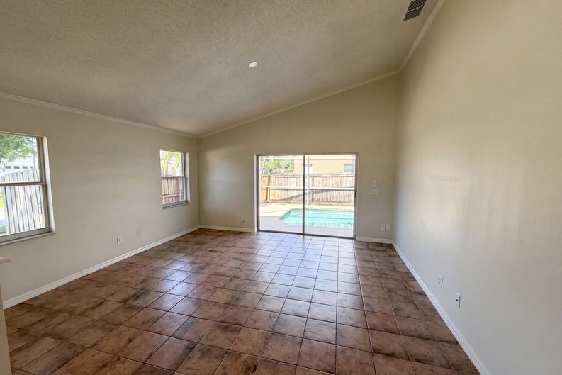 Photo 11 of 34 of 701 Magnolia Creek Cir, Orlando, FL