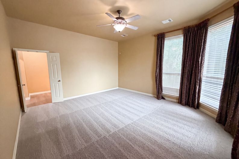 Photo 4 of 26 of 1724 Westend Pl, Round Rock, TX