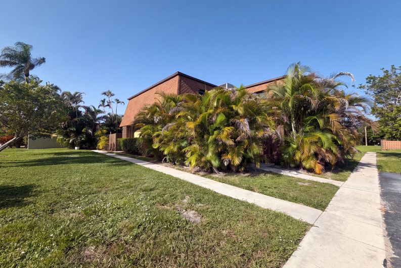 Photo 19 of 23 of 110 N Delaware Blvd, Jupiter, FL