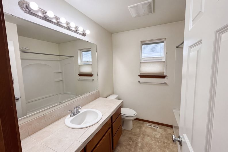 Photo 25 of 32 of 7629 NE 201st Pl, Kenmore, WA