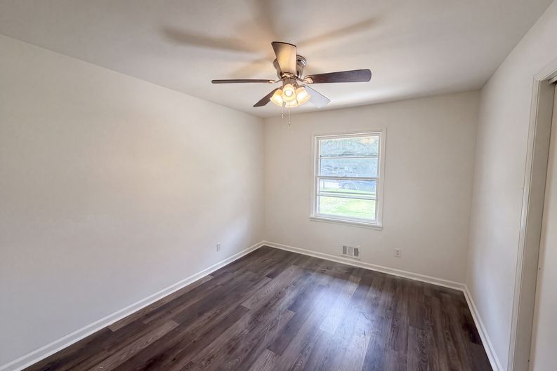 Photo 4 of 17 of 3119 Holbrook Dr SW, Marietta, GA