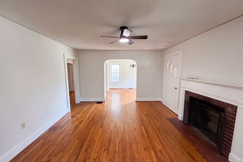 Photo 4 of 16 of 309 E Blue Ridge Dr, Greenville, SC