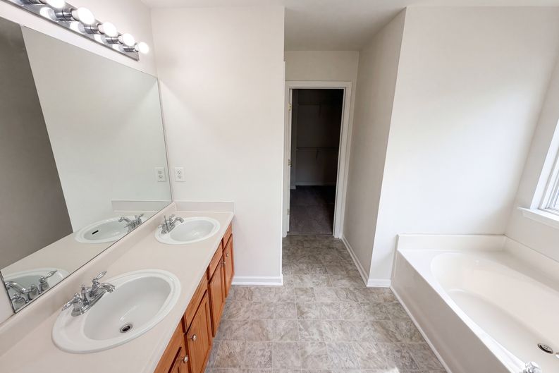 Photo 14 of 21 of 6126 Hickory Lane Dr, Union City, GA