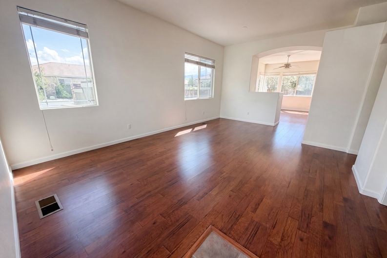 Photo 4 of 22 of 9889 Northrup Dr, Reno, NV