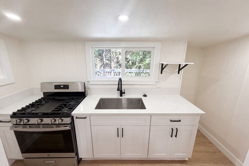 Photo 8 of 24 of 982 Oak Dr, Crestline, CA