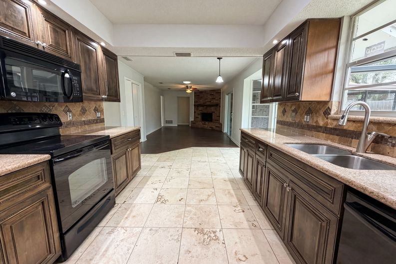 Photo 10 of 22 of 606 Gulfstream Trl S, Orange Park, FL