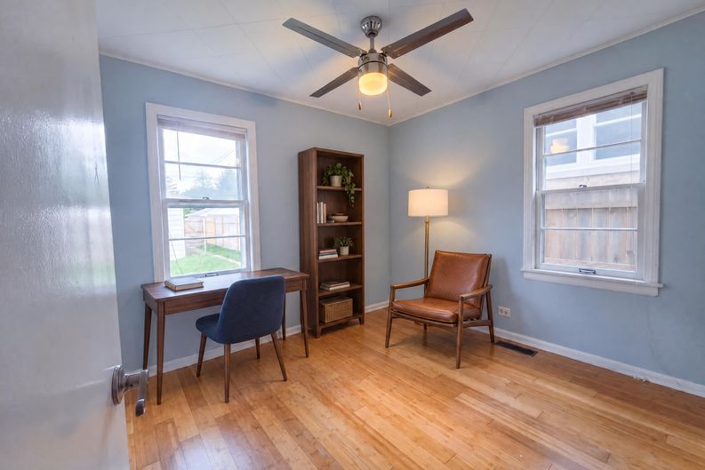 Photo 3 of 20 of 2339 Northgate Ave, Riverside, IL