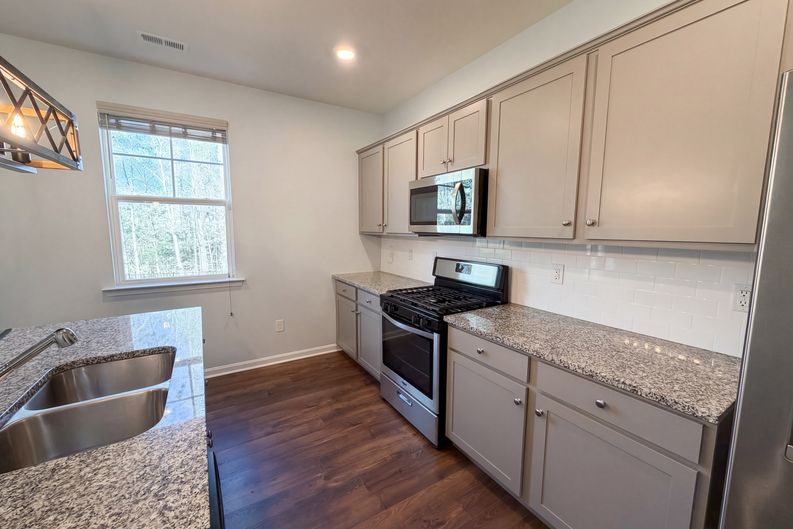 Photo 10 of 22 of 6454 Faulkner Dr, North Chesterfield, VA
