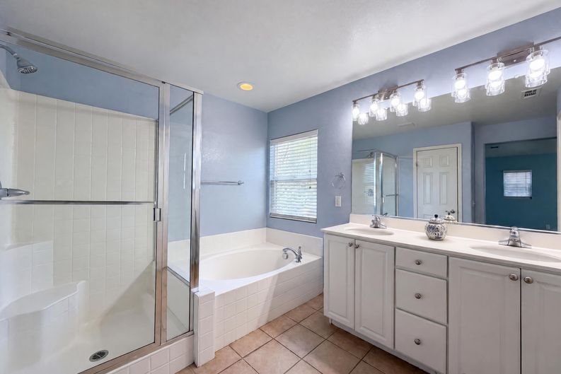 Photo 17 of 24 of 29206 Rio Lobo Way, Valencia, CA