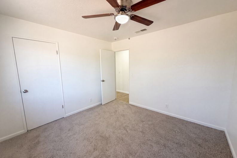 Photo 13 of 29 of 6041 Thornicroft Dr, Valley Springs, CA