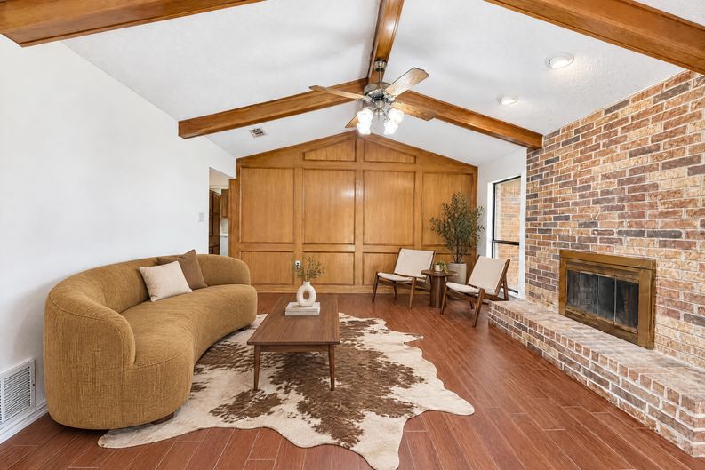 Photo 6 of 17 of 935 Thistle Ridge Ln, Arlington, TX