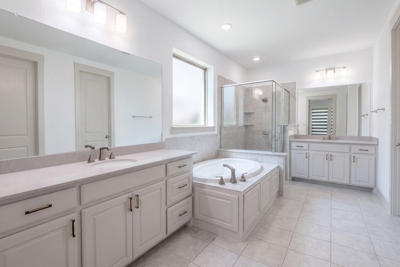 Photo 12 of 28 of 9694 Brackenfield Ln, Frisco, TX