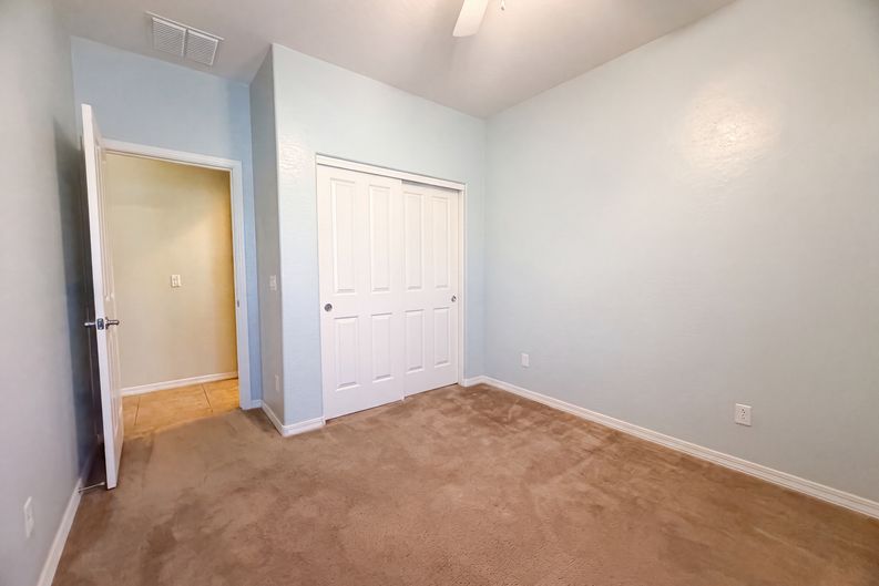 Photo 12 of 18 of 875 W Ayrshire Trl, San Tan Valley, AZ