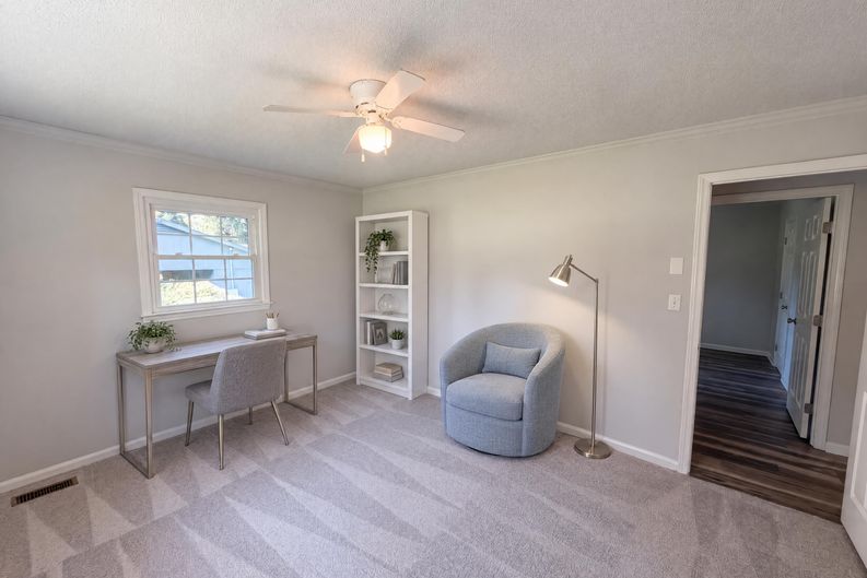 Photo 4 of 18 of 4305 Dawnwood Dr, Gastonia, NC