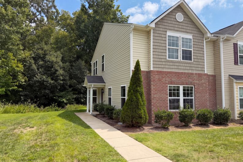 Photo 19 of 23 of 411 Sandybrooke Dr, High Point, NC