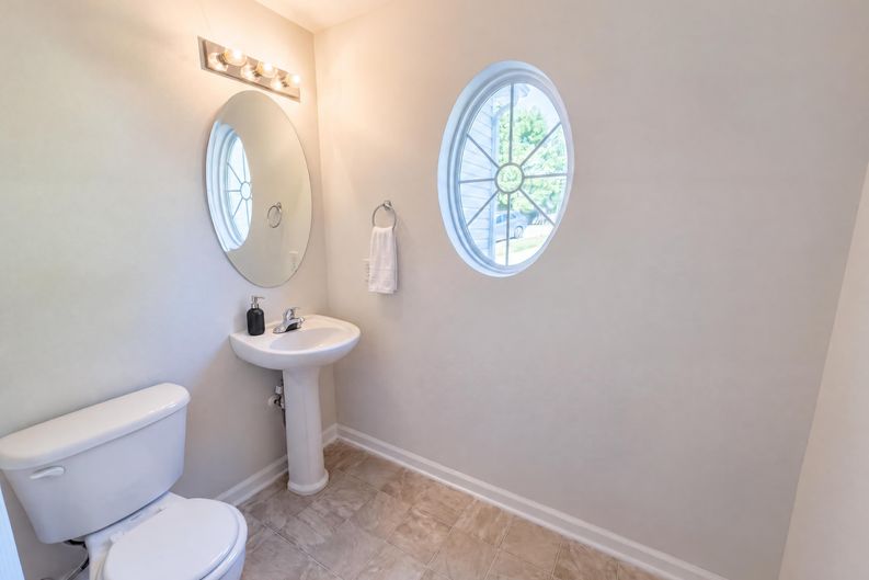 Photo 11 of 28 of 8902 Woodland Hills Rd, Charlotte, NC
