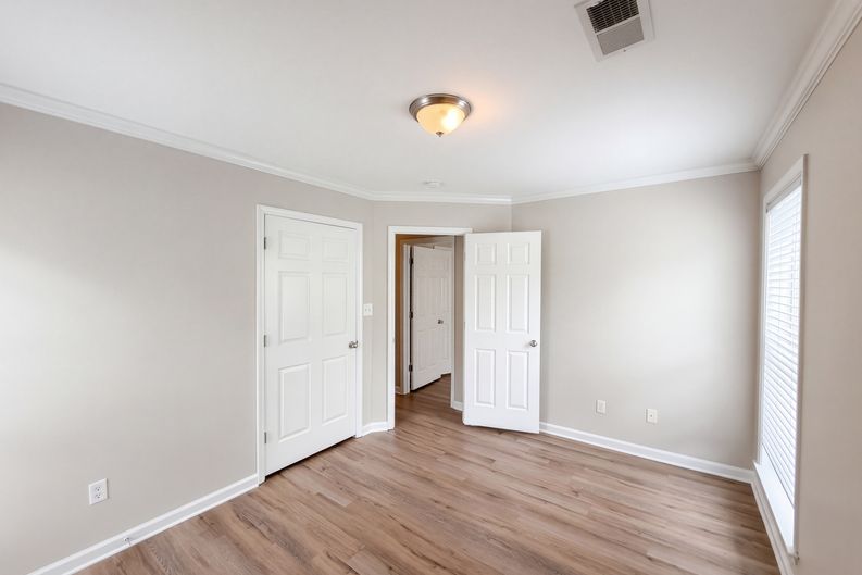 Photo 9 of 18 of 2304 Myron Dr, Raleigh, NC