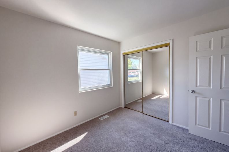 Photo 14 of 27 of 12132 Jerries Ln, Florissant, MO
