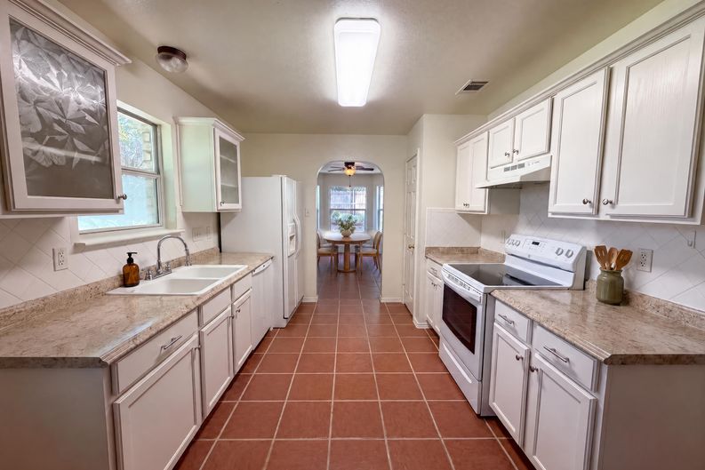 Photo 13 of 17 of 3707 Gowen Ct, Killeen, TX
