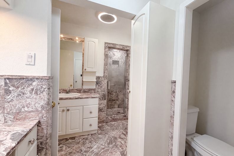 Photo 19 of 24 of 725 Ridgecrest Dr, Irving, TX