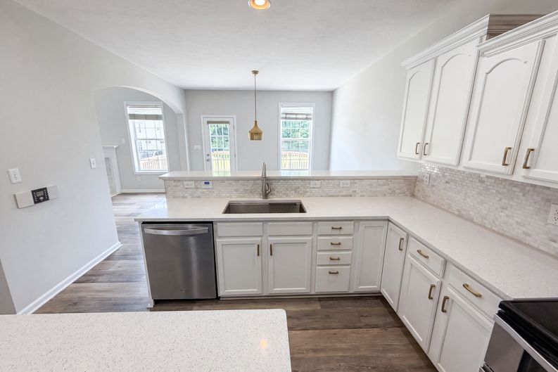 Photo 11 of 43 of 7212 Maple Bluff Pl, Indianapolis, IN