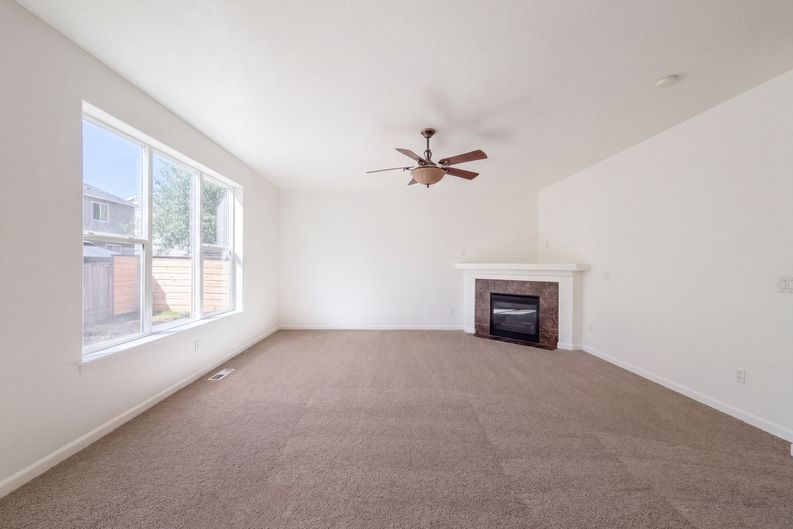 Photo 3 of 25 of 34050 SE Sturgeon St, Scappoose, OR