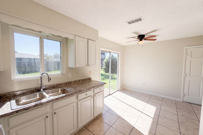 Photo 6 of 17 of 8801 SE 89th St, Ocala, FL