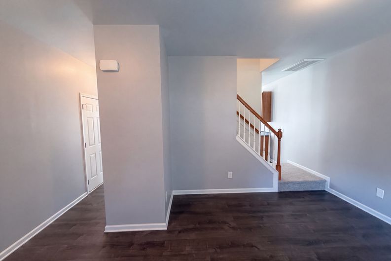 Photo 6 of 26 of 518 MacGregor Dr, Burlington, NC