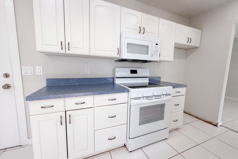 Photo 20 of 25 of 4360 NW 12th Dr, Deerfield Beach, FL