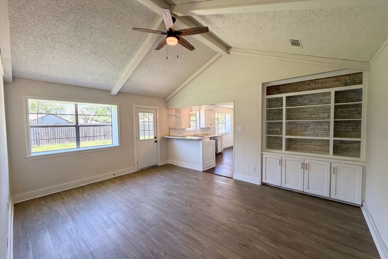 Photo 8 of 18 of 12614 A Bar Dr, Santa Fe, TX