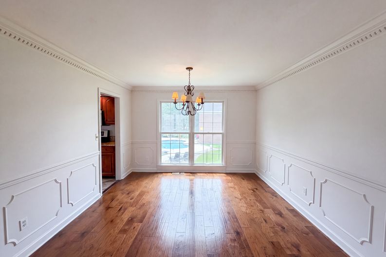 Photo 11 of 33 of 8542 Oxford Dr, Knoxville, TN