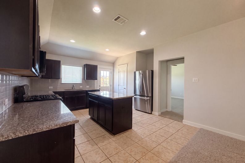 Photo 9 of 21 of 5909 Urbano Bnd, Round Rock, TX