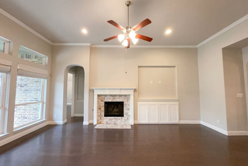 Photo 3 of 24 of 4157 Chantilly Ln, Frisco, TX