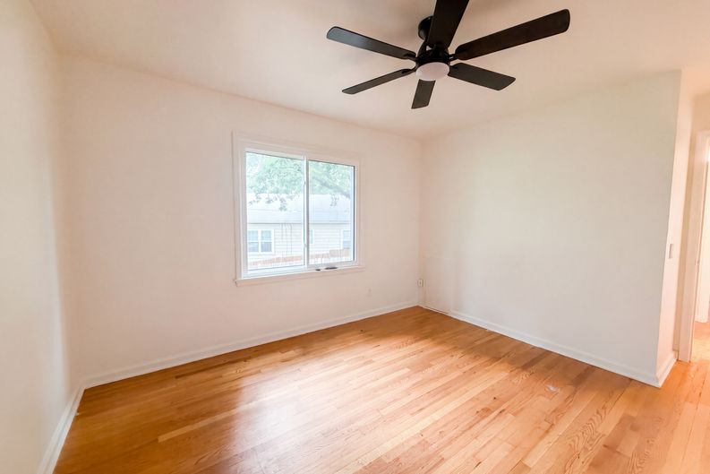 Photo 9 of 22 of 5419 Roe Blvd, Roeland Park, KS