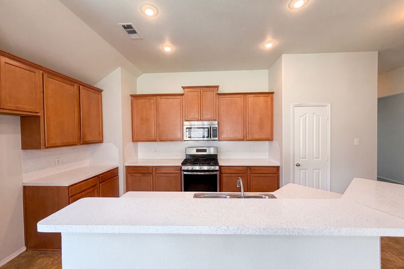 Photo 6 of 18 of 632 Stirrup Bar Dr, Fort Worth, TX