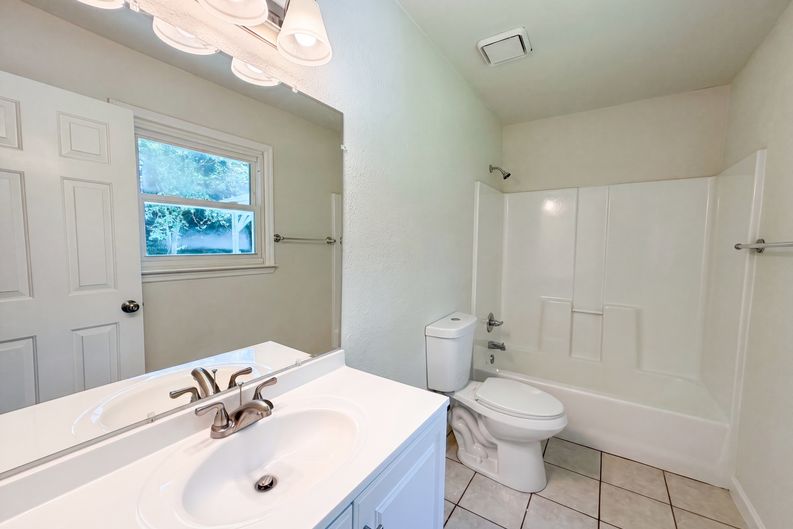 Photo 12 of 22 of 4023 Cavalier Dr, Murfreesboro, TN